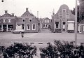 Pijpplein met vlnr kruidenier Wenke,bakker Kuiper en viswink